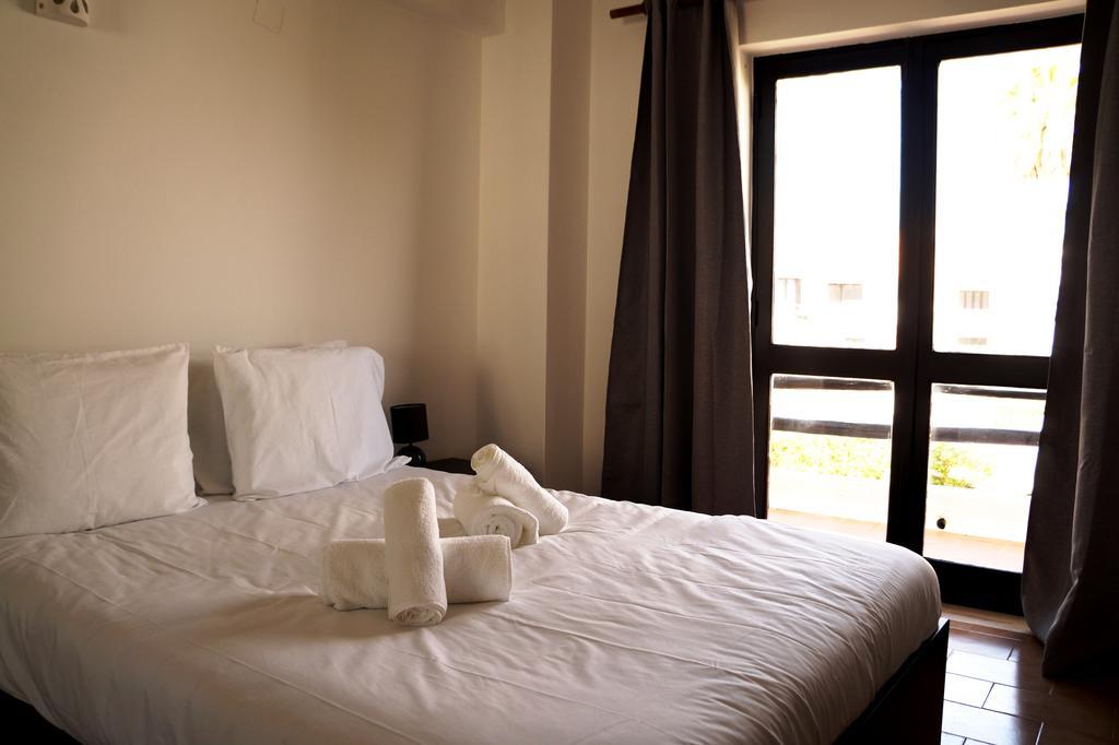 Guesthouse High Tower Lagos Esterno foto