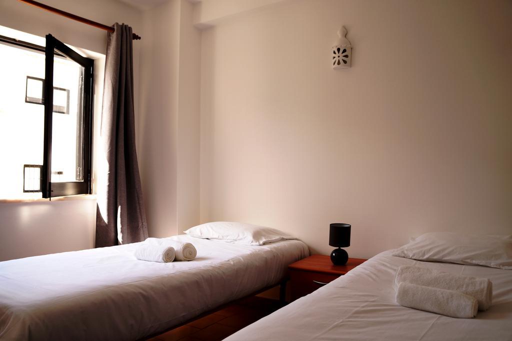 Guesthouse High Tower Lagos Esterno foto