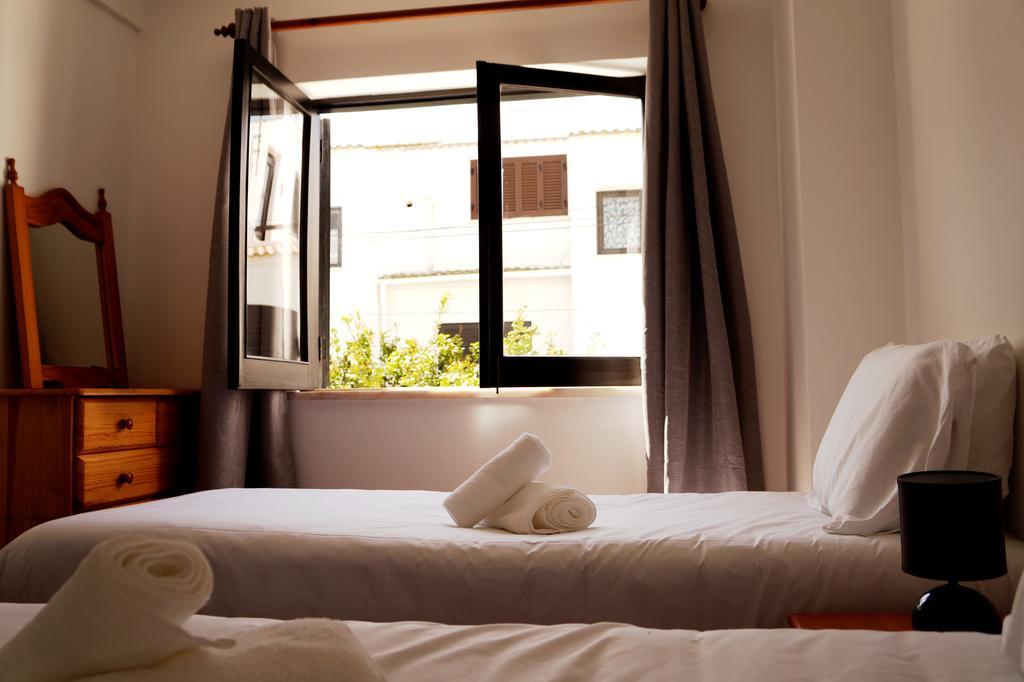 Guesthouse High Tower Lagos Esterno foto